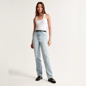 Abercrombie and Fitch - Ultra High Rise 90s Straight Jean - Light - SHORT